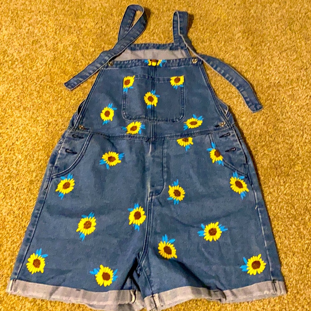 Sunflower 🌻 overalls!